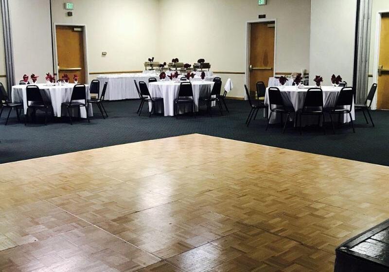 فندق Clarion Inn Near China Lake Naval Station