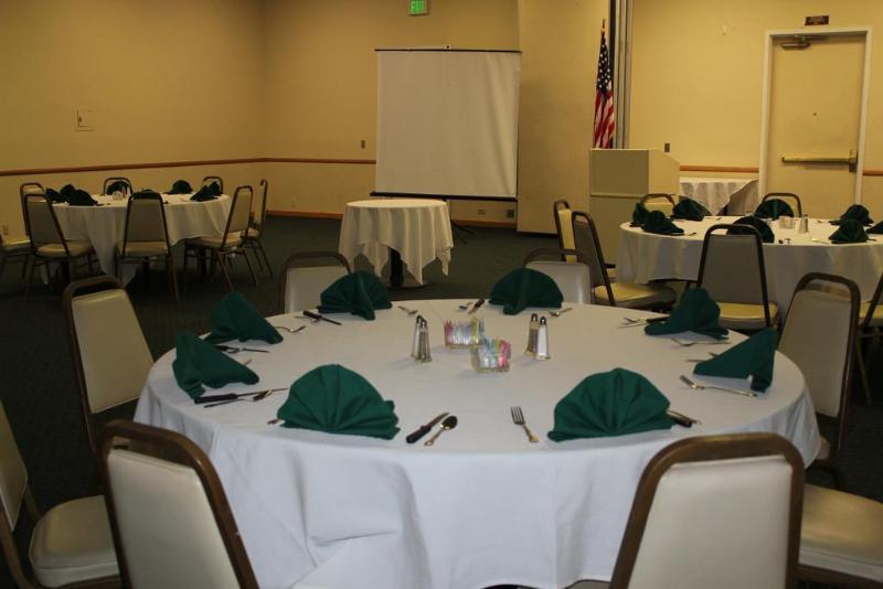 فندق Clarion Inn Near China Lake Naval Station