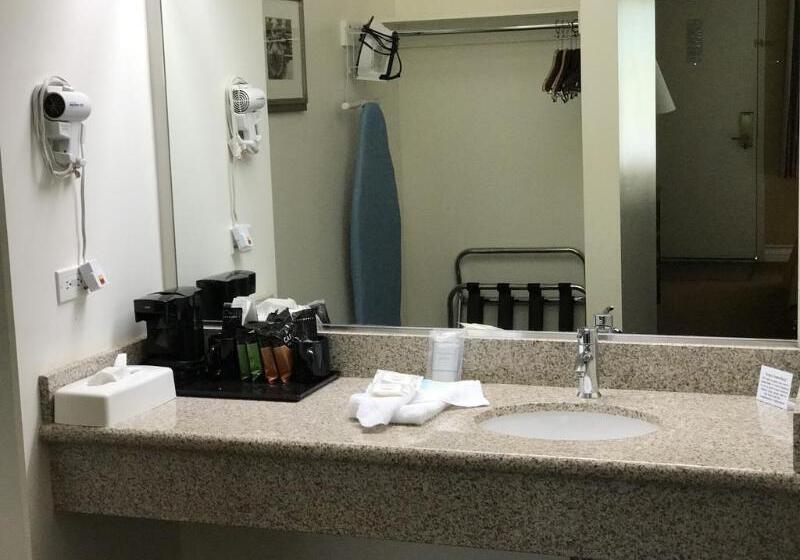 فندق Clarion Inn Near China Lake Naval Station