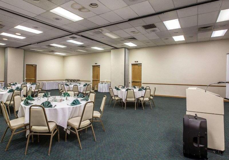 فندق Clarion Inn Near China Lake Naval Station