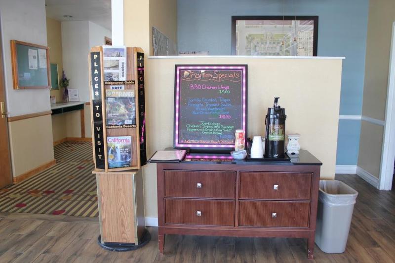 호텔 Clarion Inn Near China Lake Naval Station