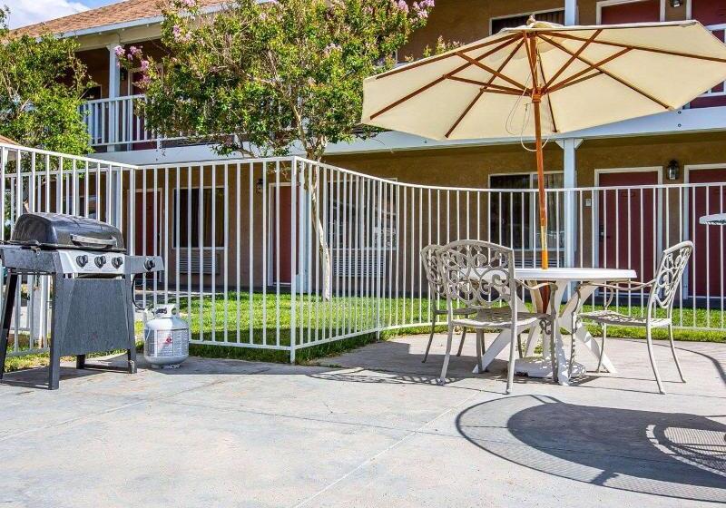 فندق Clarion Inn Near China Lake Naval Station