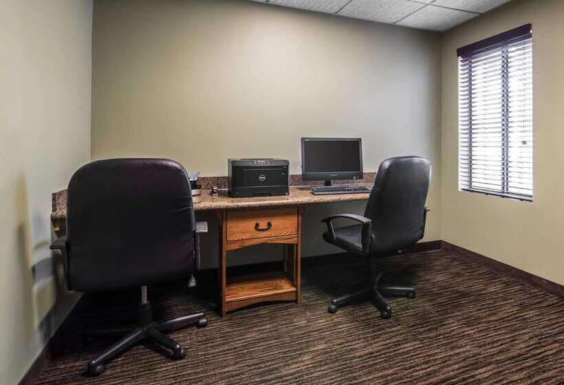 ホテル Clarion Inn & Suites   University Area