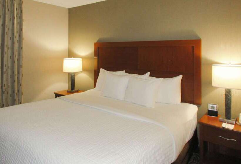 ホテル Clarion Inn & Suites   University Area