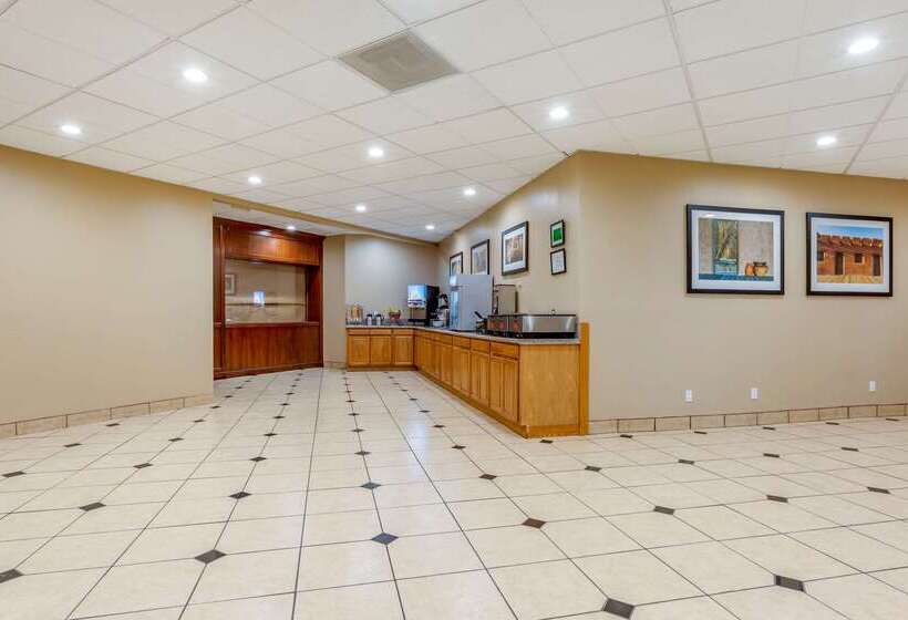 هتل Clarion Inn & Suites