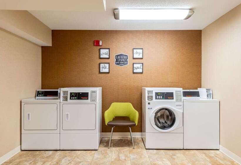 ホテル Clarion Pointe Harrisonburg