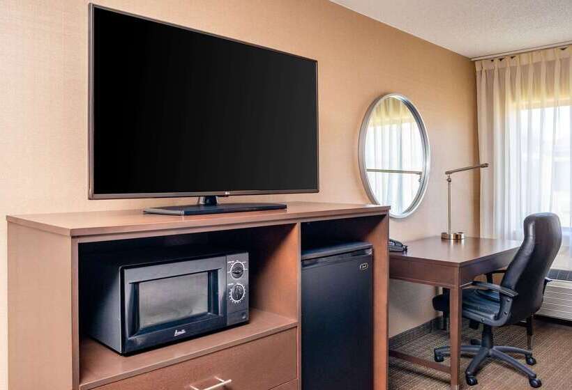 ホテル Clarion Pointe Harrisonburg