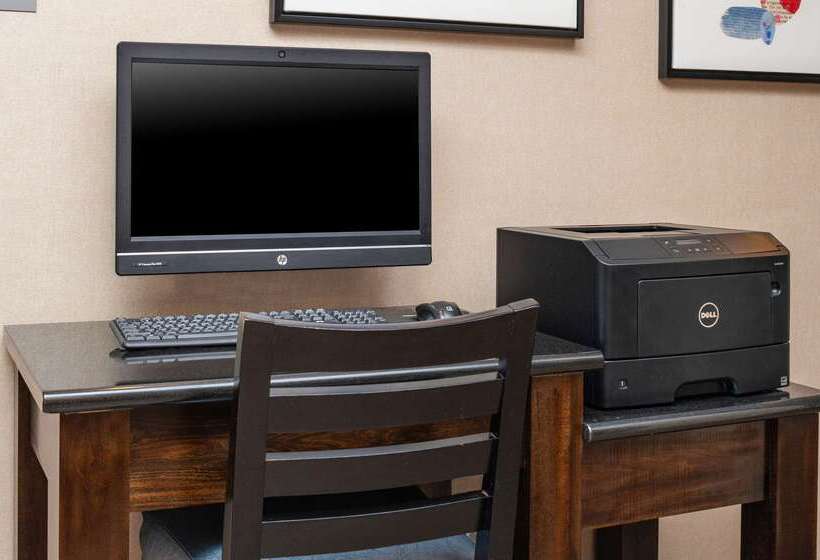 ホテル Clarion Pointe Harrisonburg