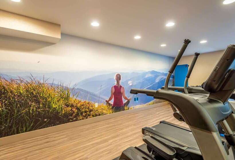 בית מלון כפרי Clarion Pointe Harrisonburg