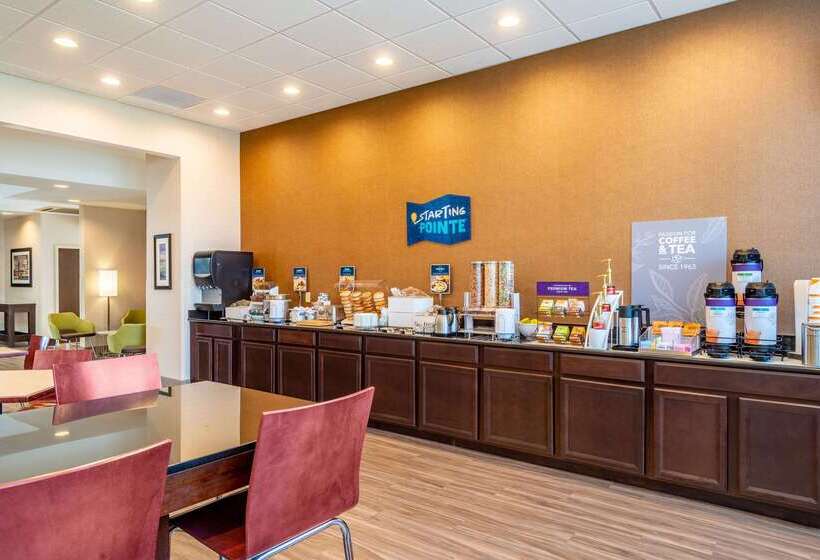 ホテル Clarion Pointe Harrisonburg