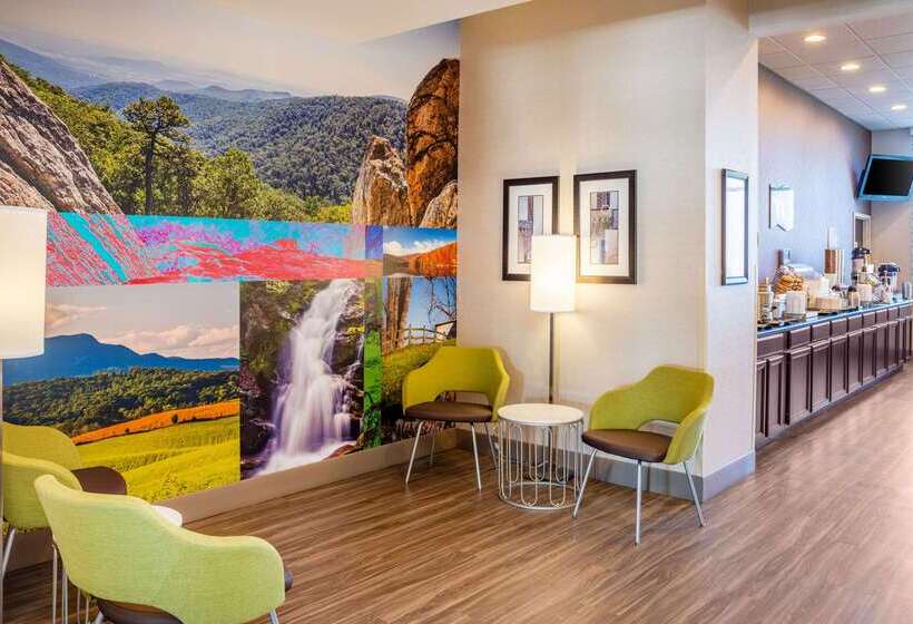 בית מלון כפרי Clarion Pointe Harrisonburg