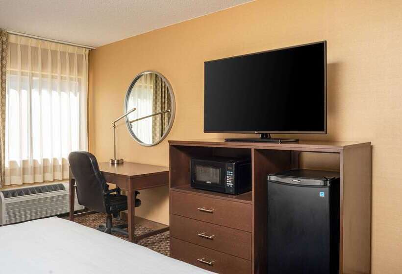 ホテル Clarion Pointe Harrisonburg