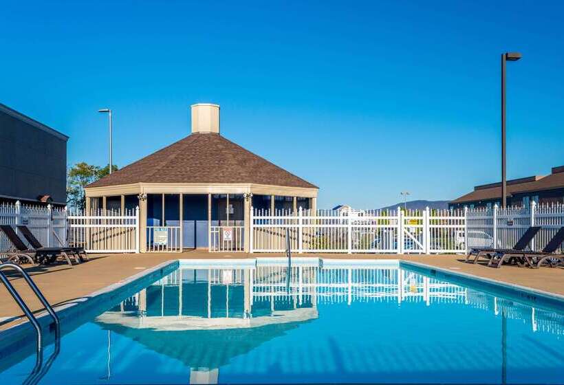 ホテル Clarion Pointe Harrisonburg