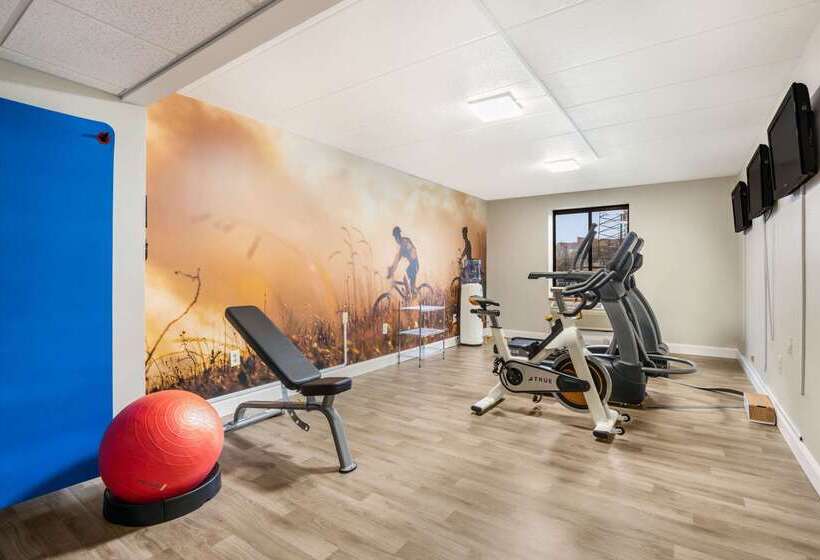 فندق Clarion Pointe Richmond North Near University