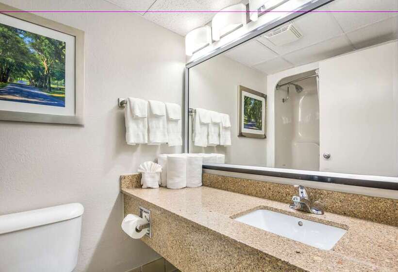 فندق Clarion Pointe Richmond North Near University