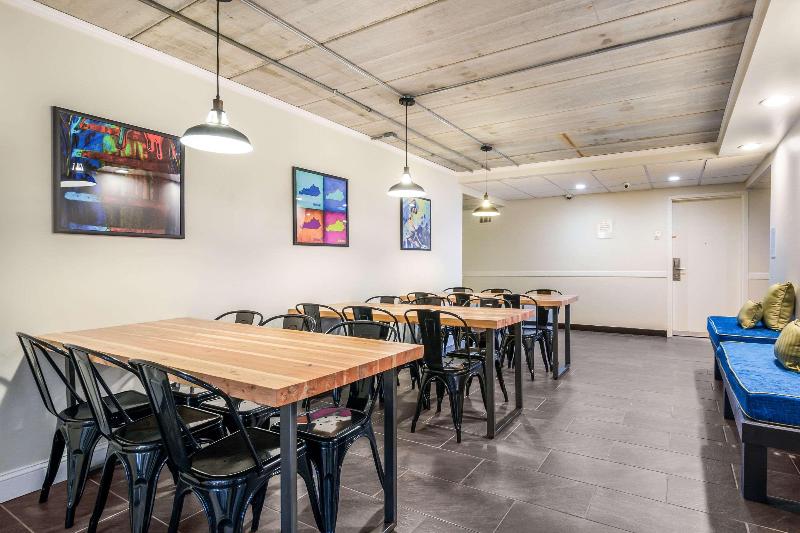 فندق Clarion Pointe Richmond North Near University