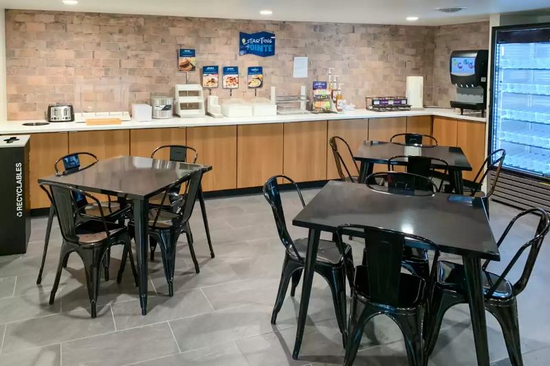 فندق Clarion Pointe Richmond North Near University