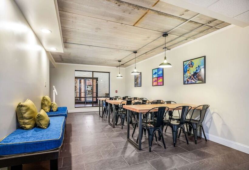 فندق Clarion Pointe Richmond North Near University