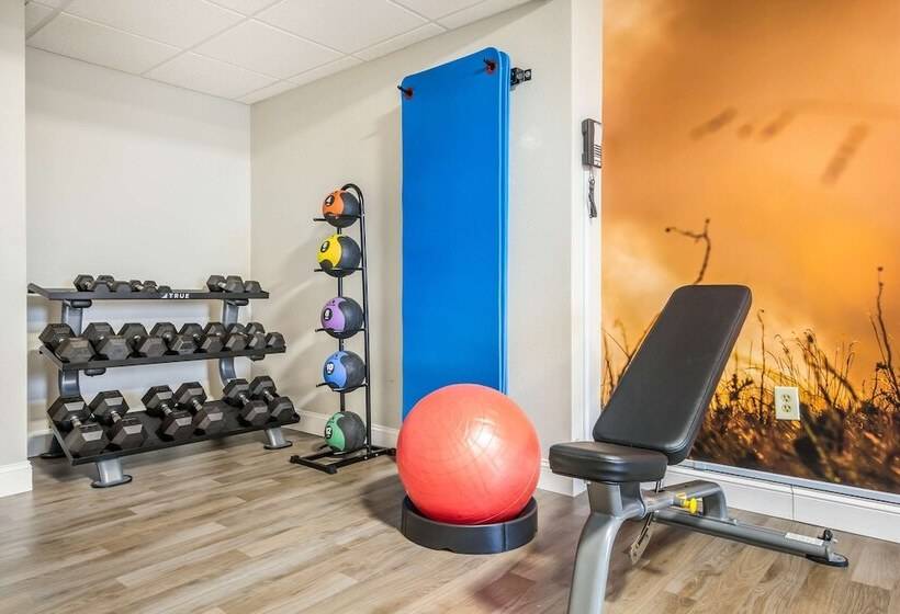 فندق Clarion Pointe Richmond North Near University