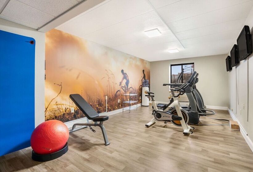 فندق Clarion Pointe Richmond North Near University