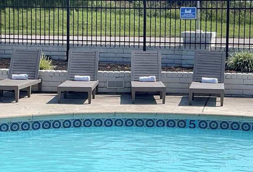 فندق Clarion Pointe Richmond North Near University