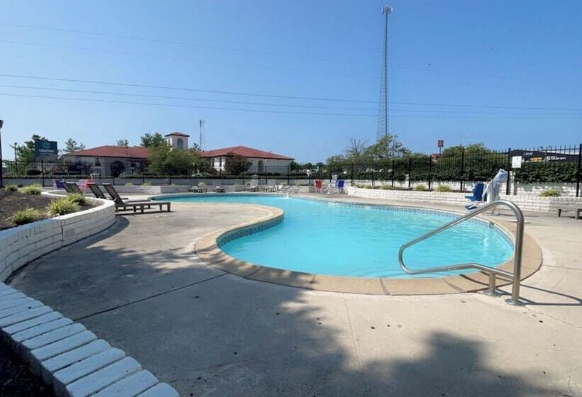 فندق Clarion Pointe Richmond North Near University