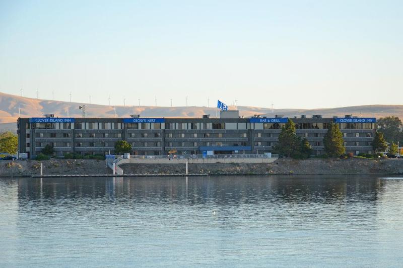 호텔 Clover Island Inn