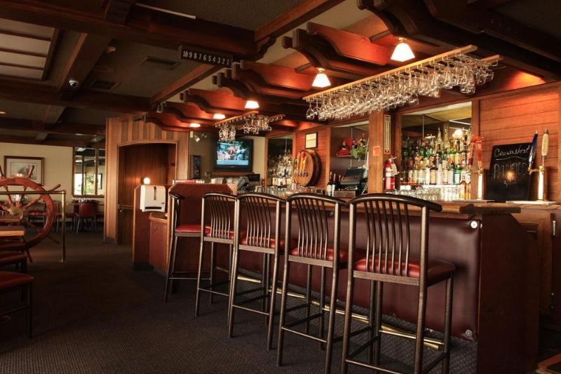 호텔 Clover Island Inn