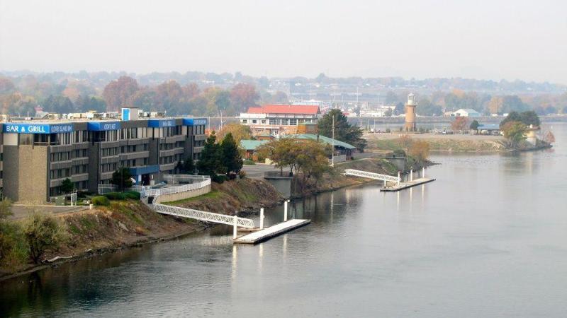 호텔 Clover Island Inn