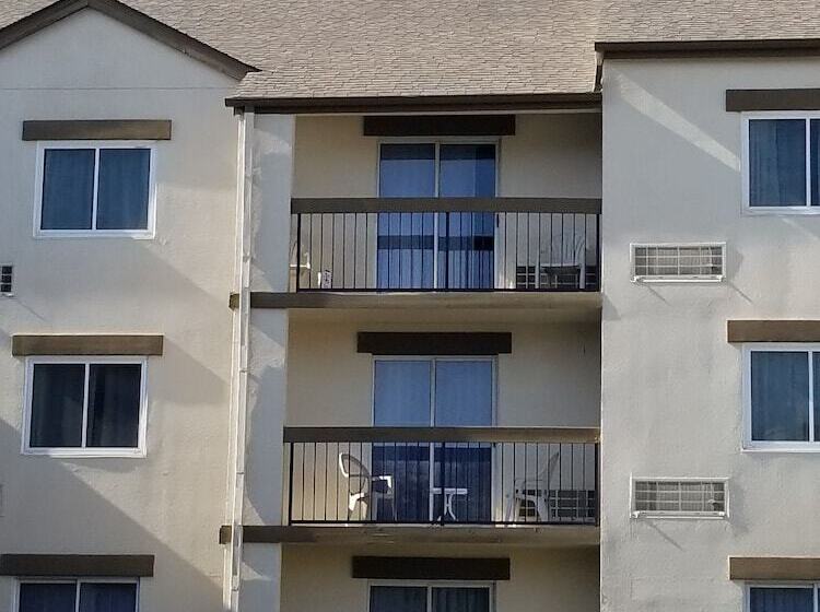 Club Hotel Nashville Inn & Suites