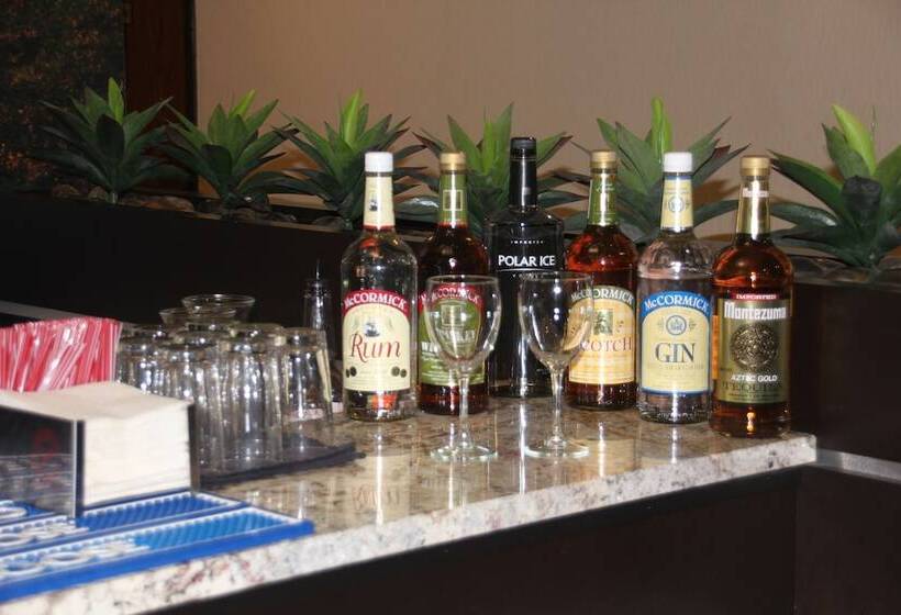 Club Hotel Nashville Inn & Suites