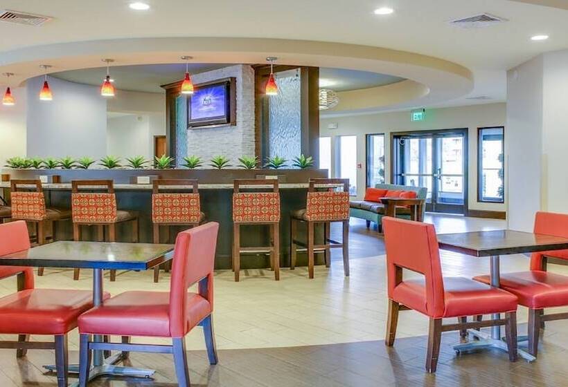 Club Hotel Nashville Inn & Suites