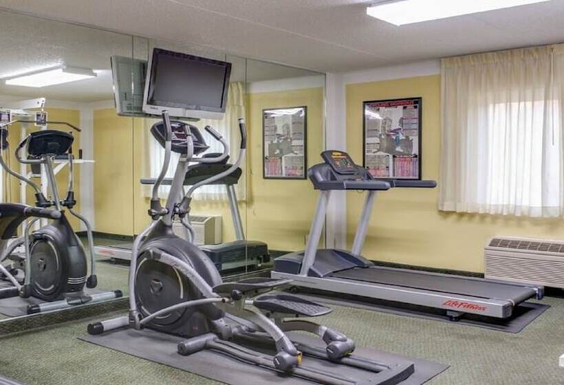 Club Hotel Nashville Inn & Suites