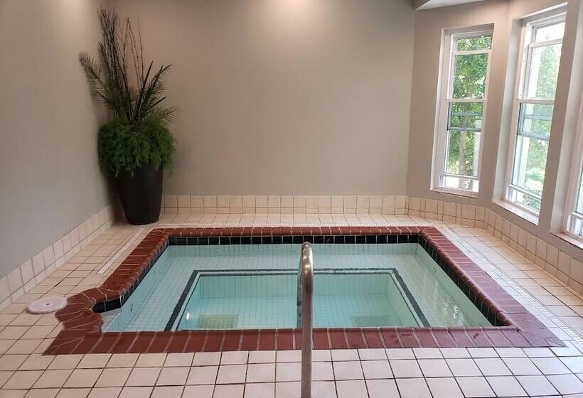 Club Hotel Nashville Inn & Suites