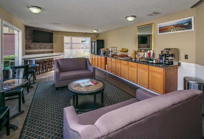 فندق Coachman Inn