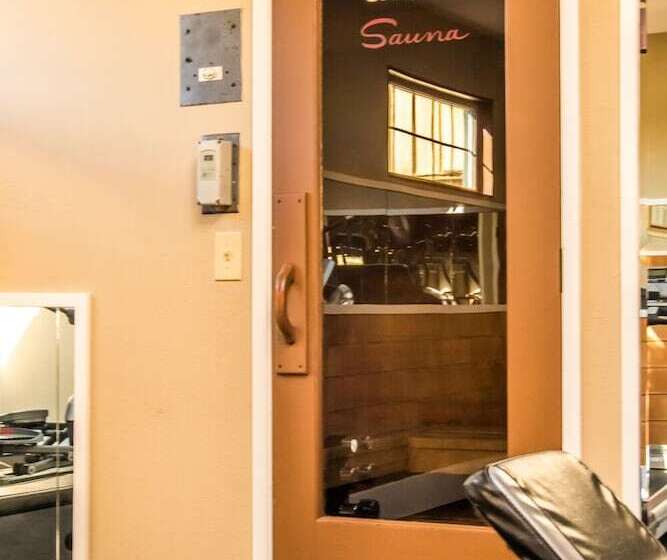 فندق Coachman Inn