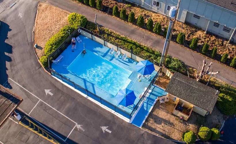 فندق Coachman Inn