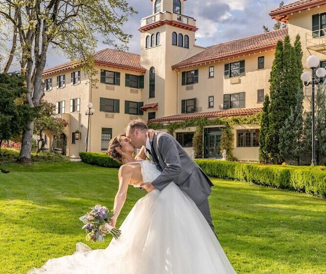 Columbia Gorge Hotel & Spa