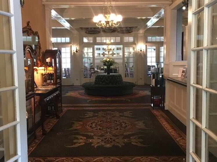 Columbia Gorge Hotel & Spa