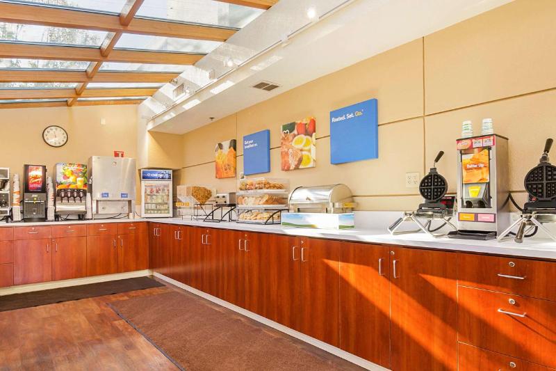 ホテル Comfort Inn & Suites Sea Tac Airport