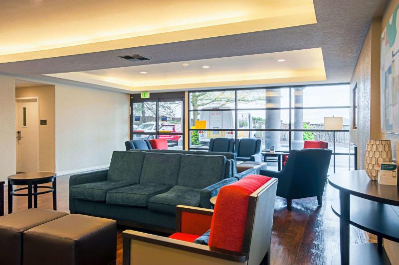 ホテル Comfort Inn & Suites Sea Tac Airport