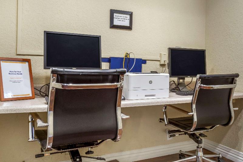 ホテル Comfort Inn & Suites Sea Tac Airport