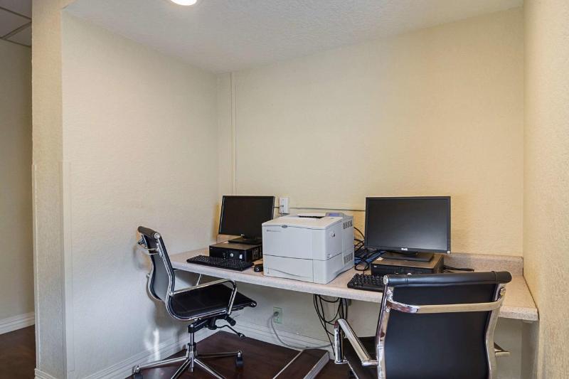 ホテル Comfort Inn & Suites Sea Tac Airport