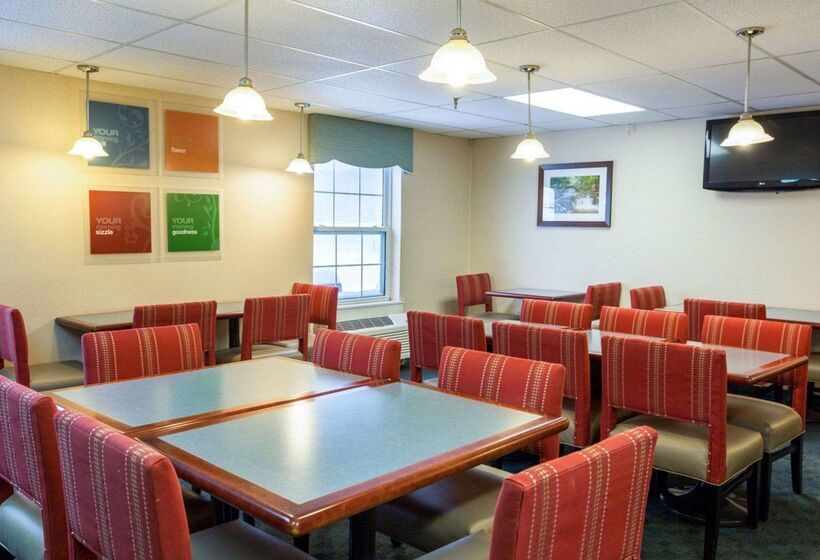 בית מלון כפרי Comfort Inn Civic Center