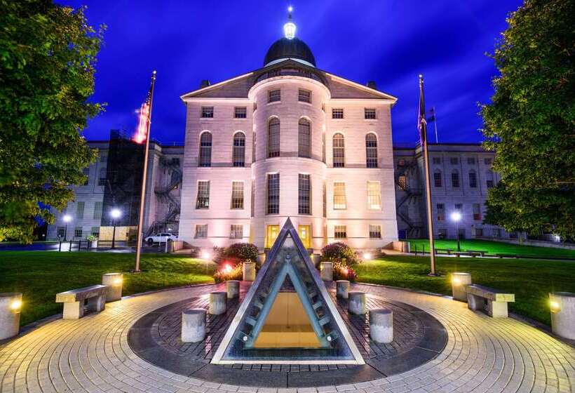 בית מלון כפרי Comfort Inn Civic Center