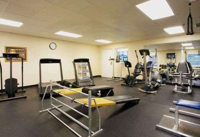 בית מלון כפרי Comfort Inn Civic Center