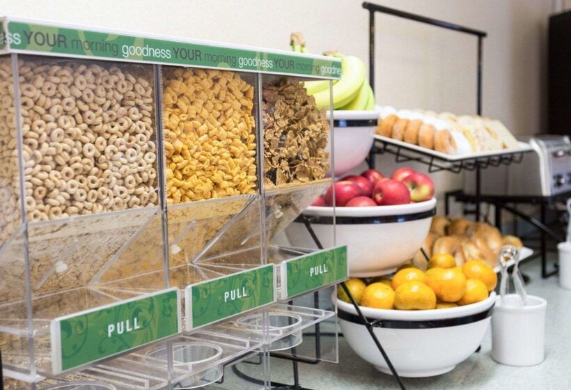 בית מלון כפרי Comfort Inn Civic Center