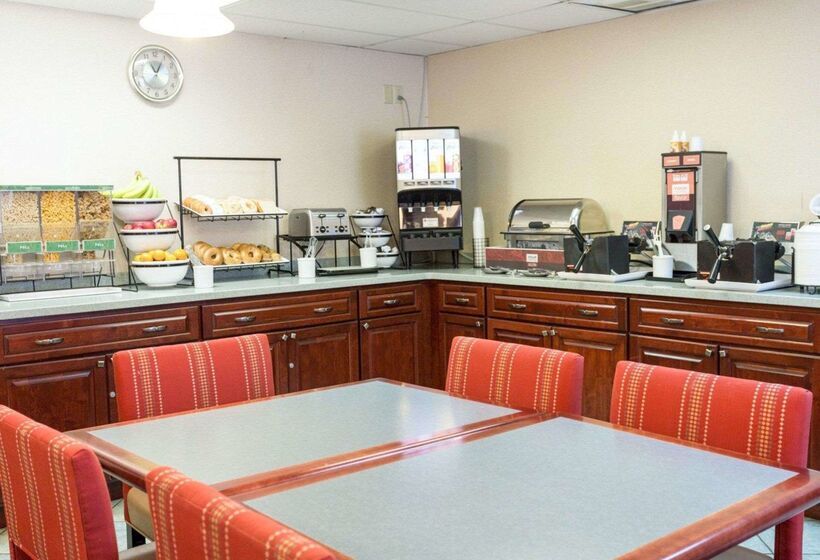 בית מלון כפרי Comfort Inn Civic Center