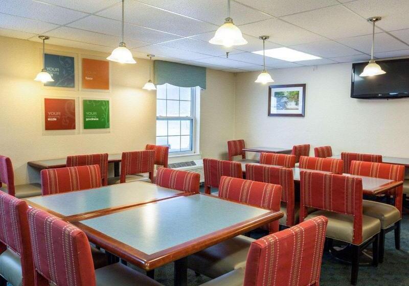 בית מלון כפרי Comfort Inn Civic Center