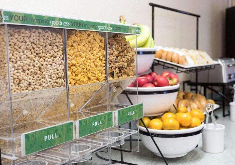 בית מלון כפרי Comfort Inn Civic Center